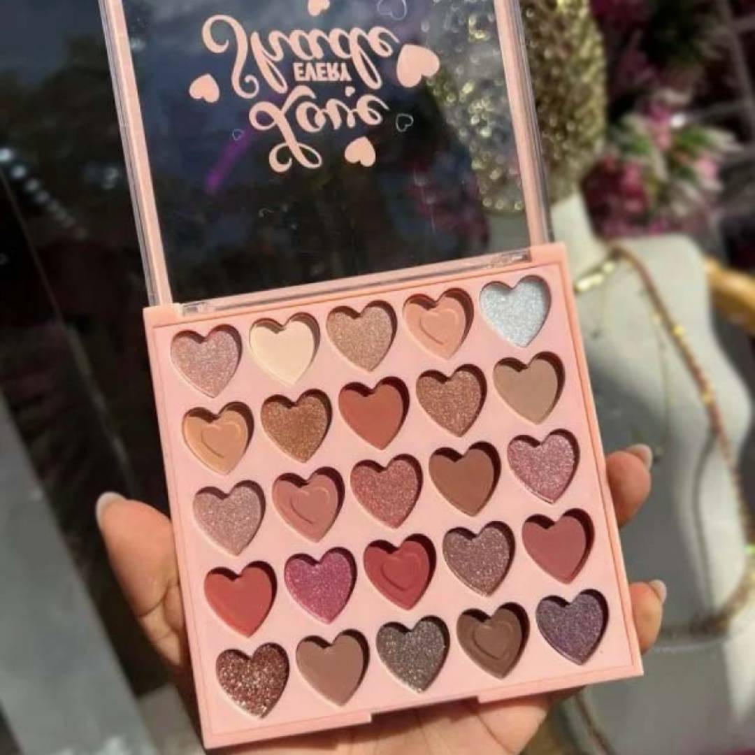 Any Lady Love Every Shade Heart-Shaped 25-Color Eyeshadow Palette