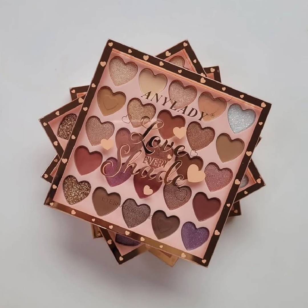 Any Lady Love Every Shade Heart-Shaped 25-Color Eyeshadow Palette